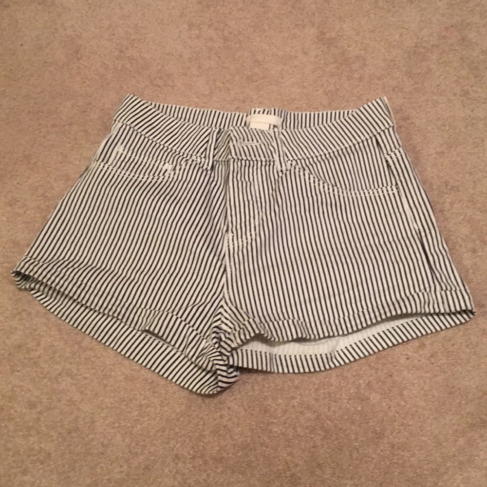 Stripped high waisted shorts